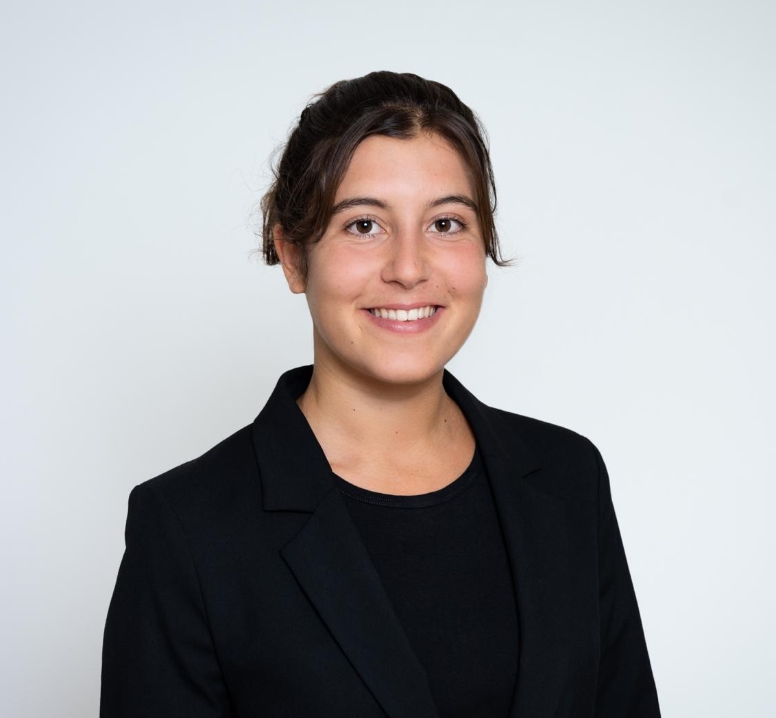 Dr Louise Artels